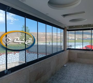 شیشه ی بالکنی